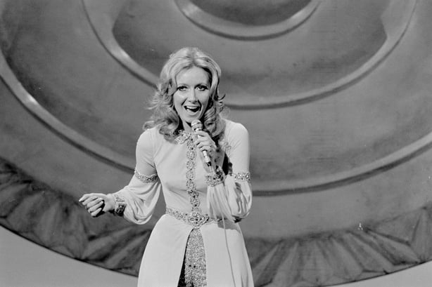 Clodagh Rodgers del Reino Unido en el Festival de la Canción de Eurovisión (1971) 