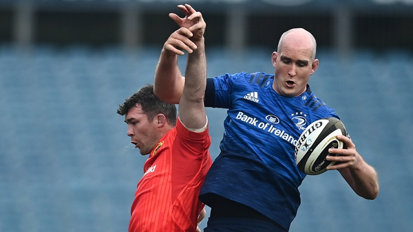 Devin Toner gets the better of Peter O'Mahony at a lineout