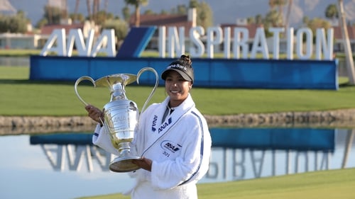 Patty Tavatanakit poses with the trophy after winning the ANA Inspiration