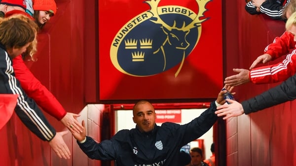Simon Zebo greeted by supporters prior to the Heineken Champions Cup match between Munster and Racing 92 at Thomond Park in 2019