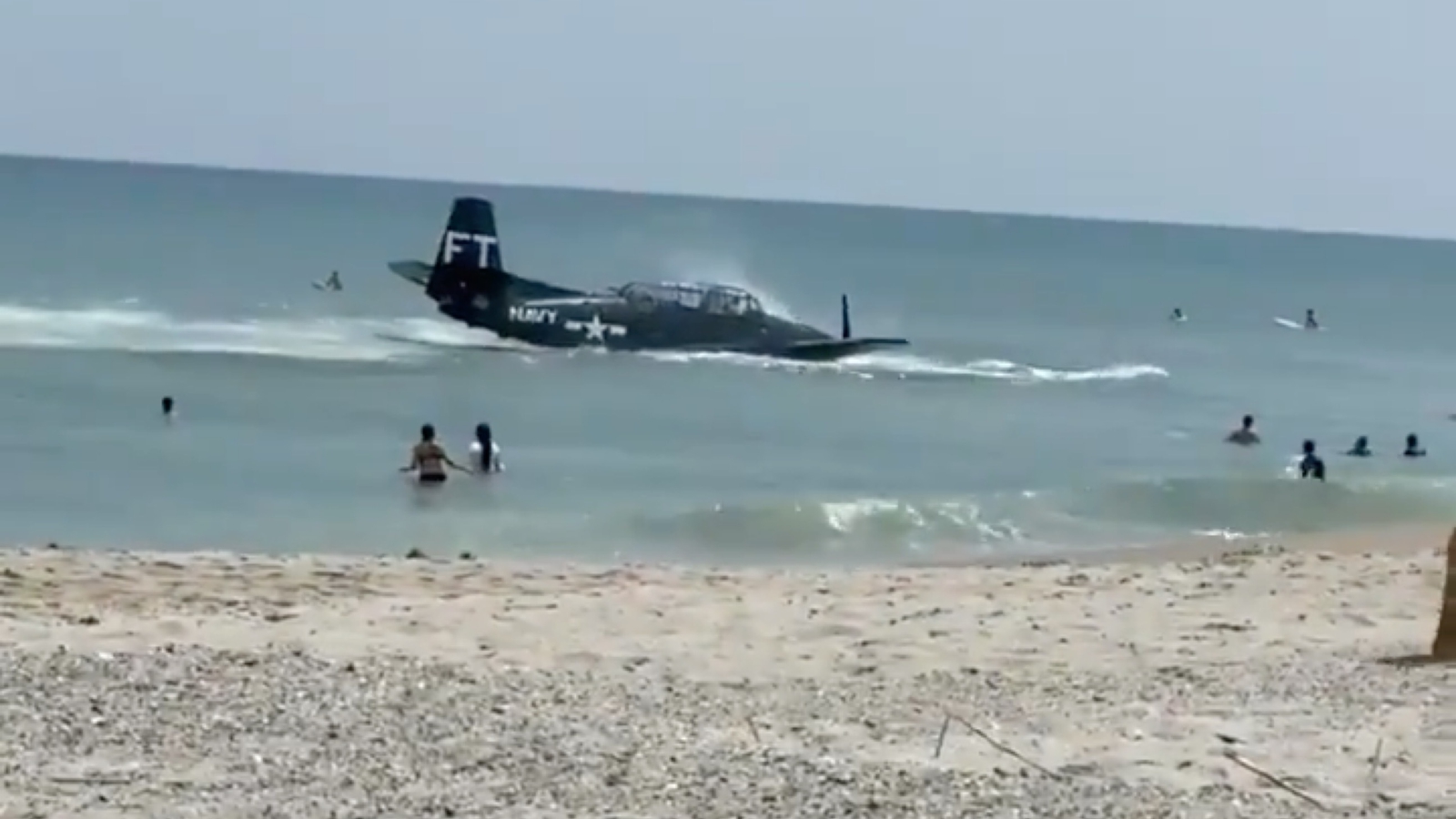 Plane makes emergency landing during Florida air show
