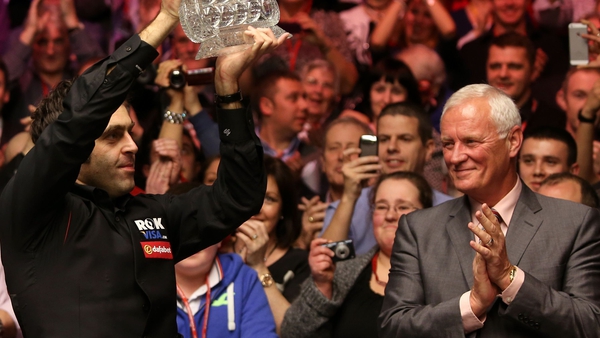 Barry hearn (R) applauds Ronnie O'Sullivan's Masters victory in 2014