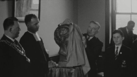 Minister for Defence unveils bust of Thomas Ashe, De La Salle College, Waterford (1966)