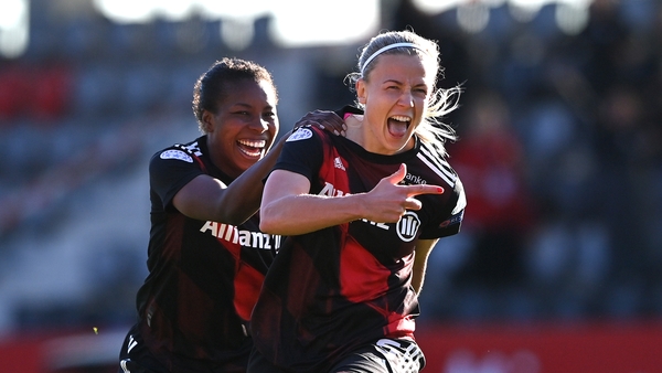 Hanna Glas celebrates her goal with Lineth Beerensteyn