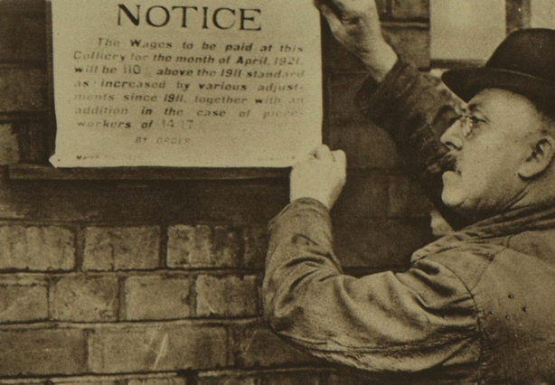 Putting up a notice at Clifton Colliery in Nottingham. Photo: Illustrated London News, 9 April 1921