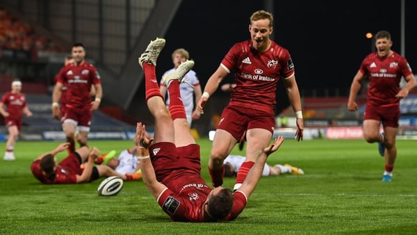 JJ Hanrahan scores one of Munster's six tries on the night