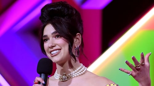 Dua Lipa: "It's very good to clap for them, but we need to pay them."