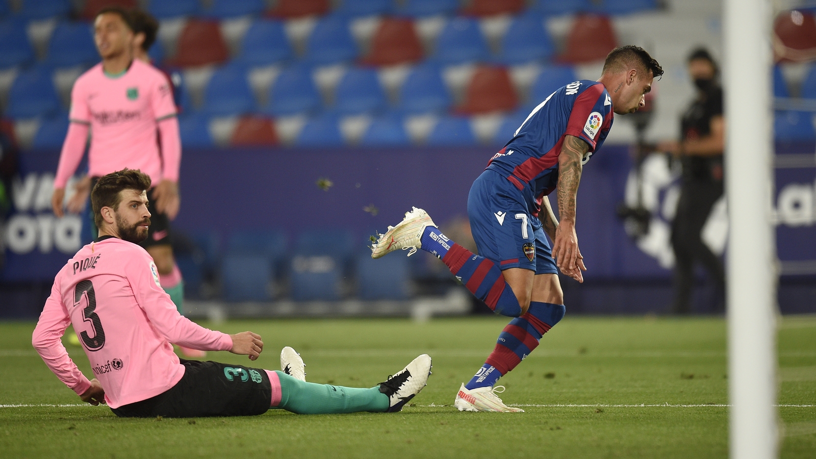 Barca's Title Bid Suffers Major Blow With Levante Draw