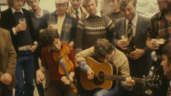 Outdoor session at the Fleadh Nua, Ennis (1981)