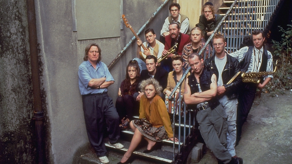 The late Alan Parker (standing at the wall) and the cast of The Commitments