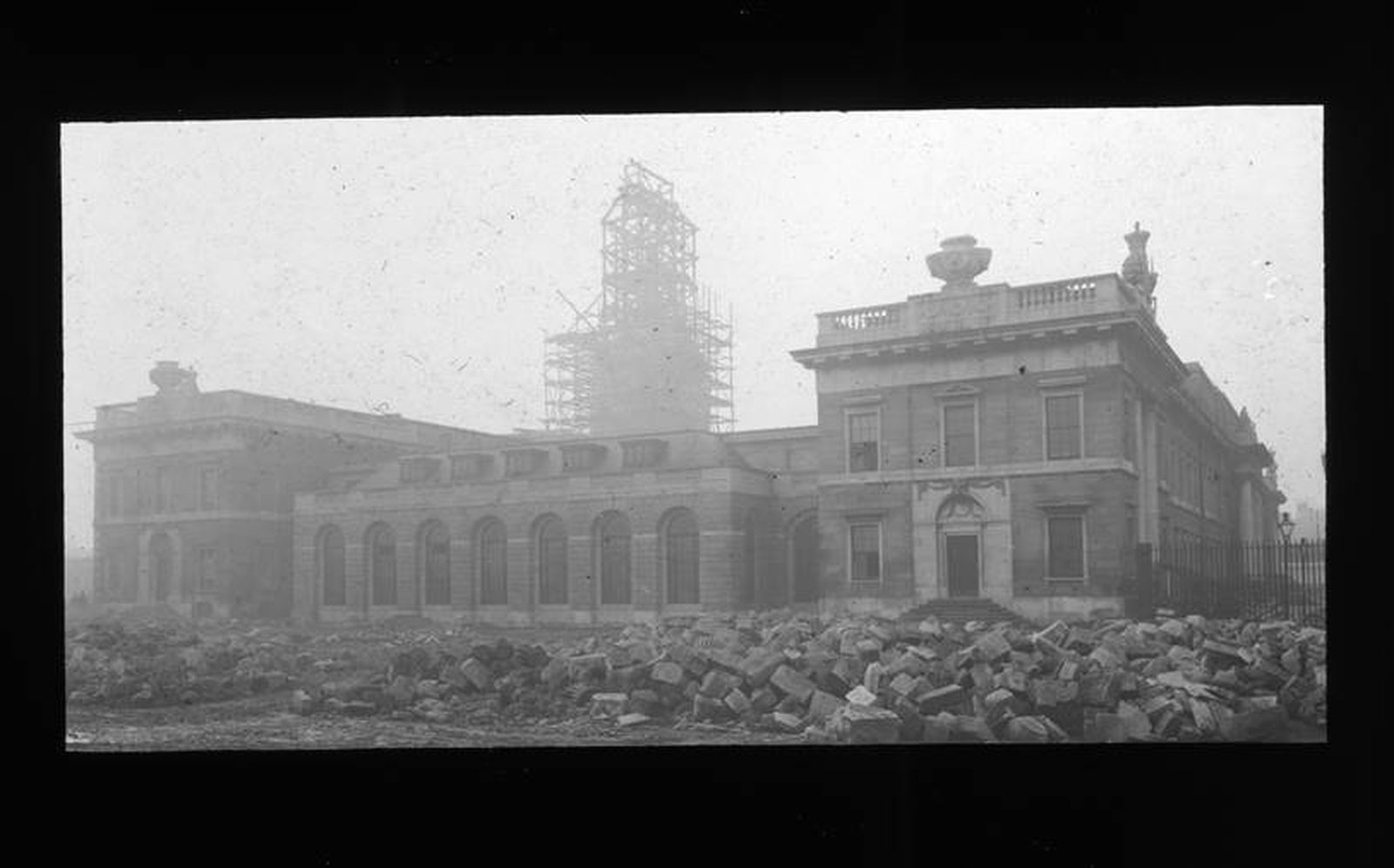 Image - From the ashes 1: The Custom House reborn, 1926-1929. Credit @Arch_Archive/ Irish Architectural Archive.