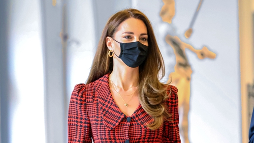 Surprisingly normal contents of Kate Middleton's handbag revealed