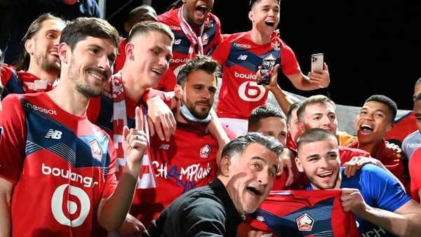 Christophe Galtier (C), head coach of Lille and players celebrate