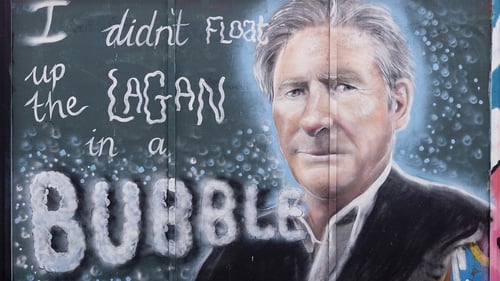 Ted Hastings talking to the wall in Belfast as part of Hir the North 2020. Photo: Caoilfhionn Hanton https://www.instagram.com/caoilfhionnhanton - Creative Commons via https://www.geograph.ie/photo/6617499
