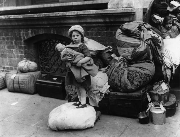 Child arrives in Dublin in 1922, fleeing sectarian attacks in Belfast.