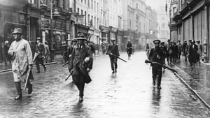 Armed anti-Treaty members of the IRA on Dublin's Grafton Street in 1922. Photo: Walshe/ Getty Images