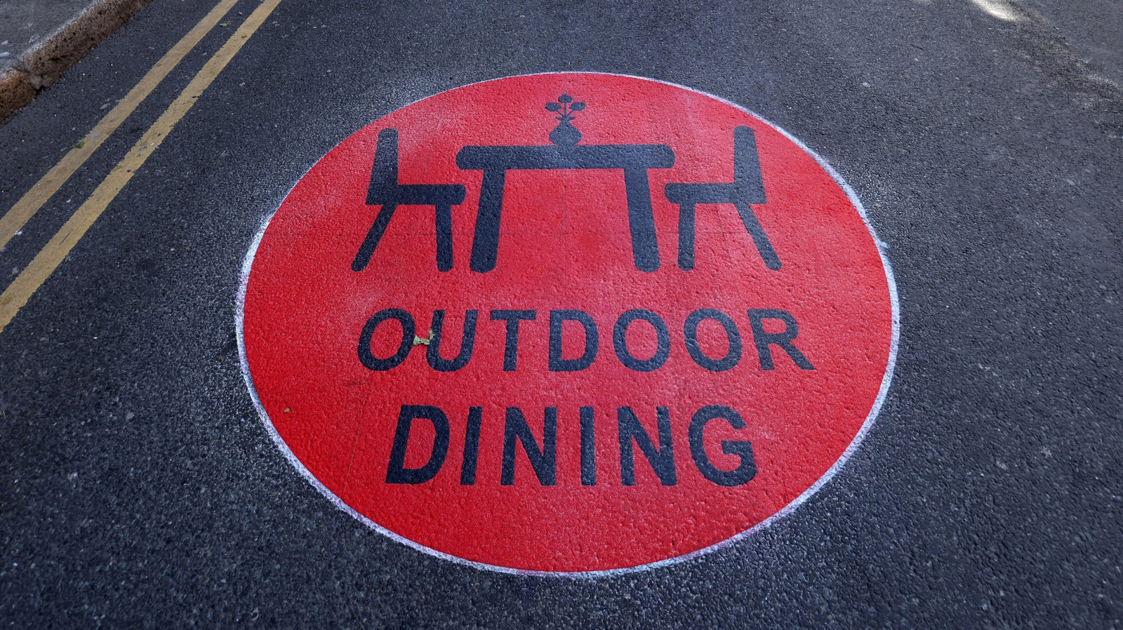 outdoor-dining-on-the-menu-for-sandymount-green