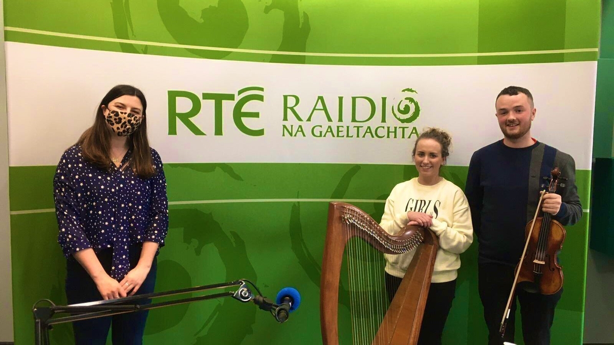 Ceol beo : Eugene McKenna agus Lauren Ní Néill Ceol beo : Eugene McKenna agus Lauren Ní Néill