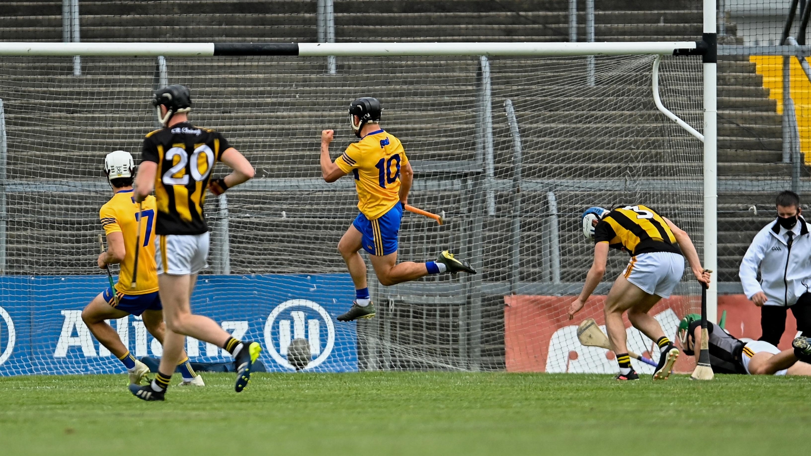 Clare edge out Cats in Cusack Park thriller