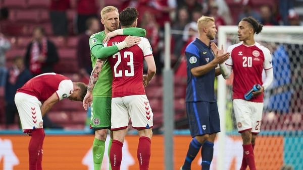 Kasper Schmeichel embraces Pierre-Emile Højbjerg at the end of the game