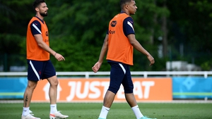 Kylian Mbappe (R) and Olivier Giroud at French training last Thursday