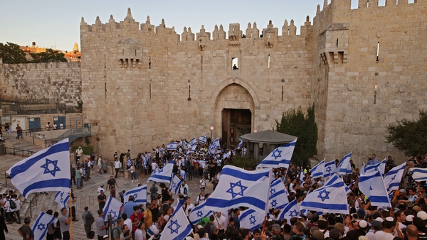 Israelis wave flags outside Damascus Gate (Getty Images)