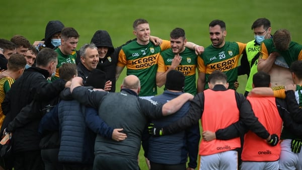 Peter Keane speaks to his Kerry players after their league draw with Dublin last month