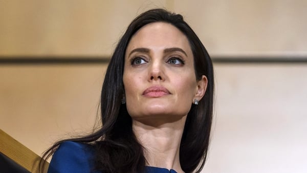 Angelina Jolie - 
