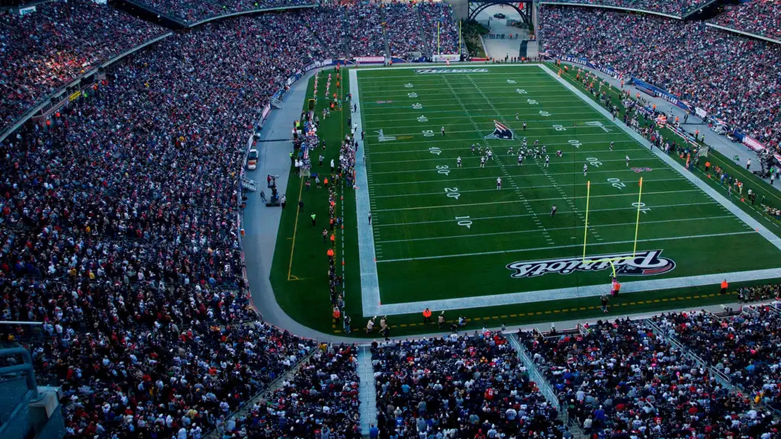 Las Vegas lineman makes history as the first openly gay active NFL