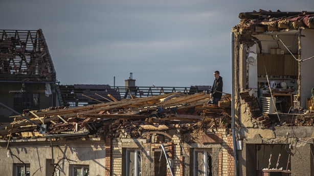 Raro tornado golpea República Checa, cinco muertos