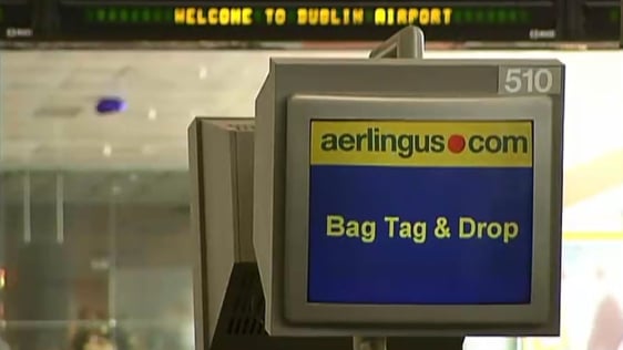 Aer Lingus baggage drop desk at Dublin Airport, 2006