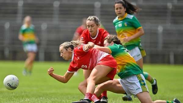 Shannen McLoughlin of Louth and Leitrim's Bronagh O'Rourke challenge for the ball