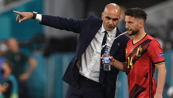 Roberto Martinez (L) speaks to Dries Mertens during Belgium's Euro 2020 quarter-final defeat to Italy