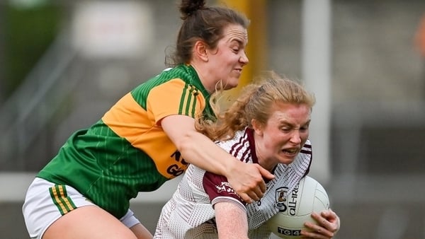 Louise Ward of Galway holds off Anna Galvin