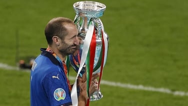 Chiellini and Italy get their hands on the trophy