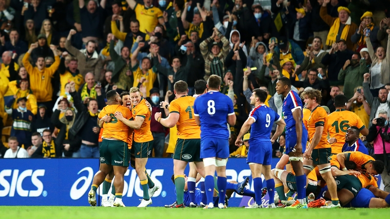 14-man Australia overcome France in Lang Park