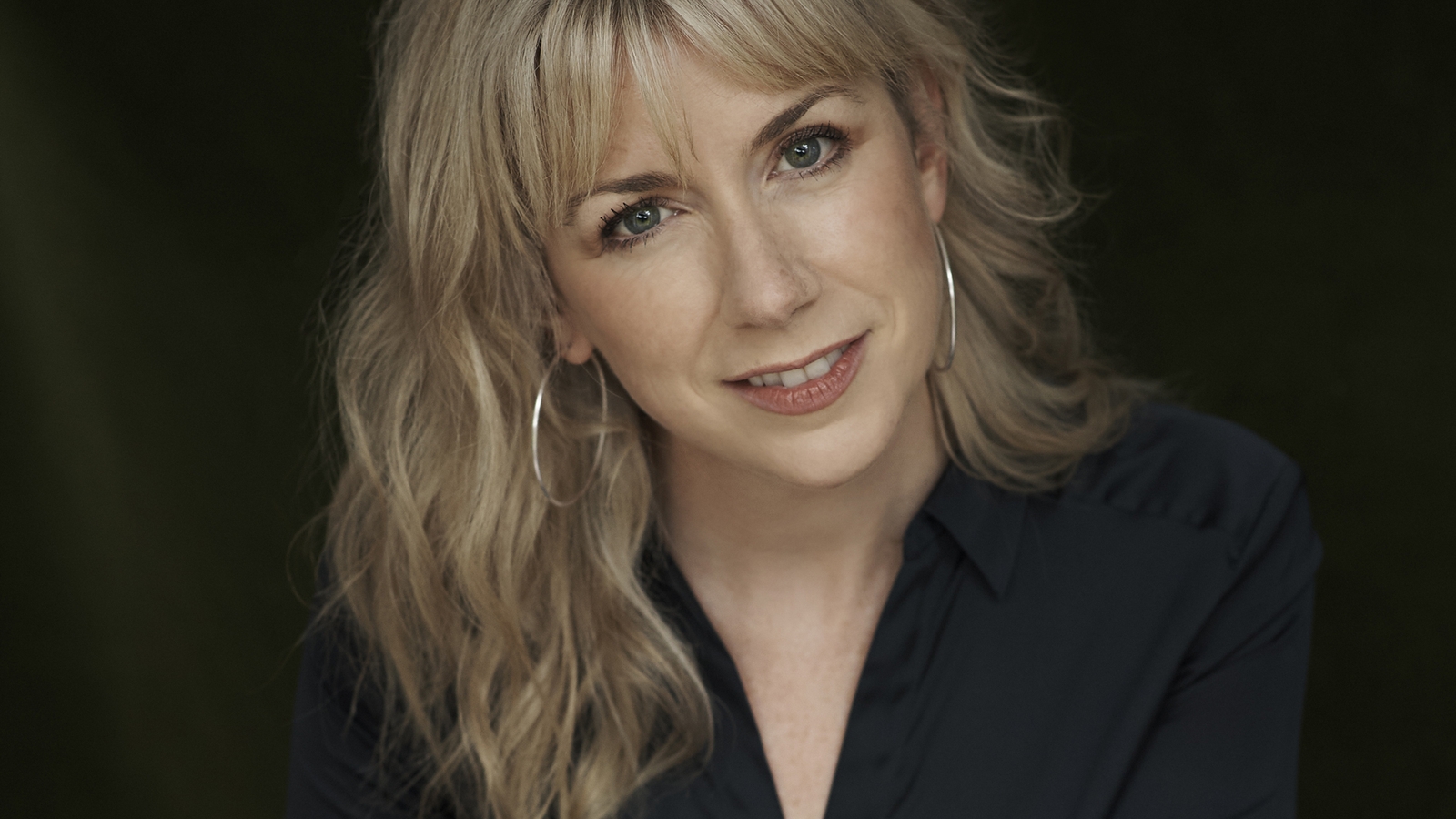 Muireann Nic Amhlaoibh ar ais ar an aer anocht