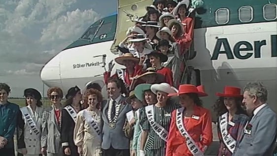 Rose of Tralee Contestants at Dublin Airport (1991)