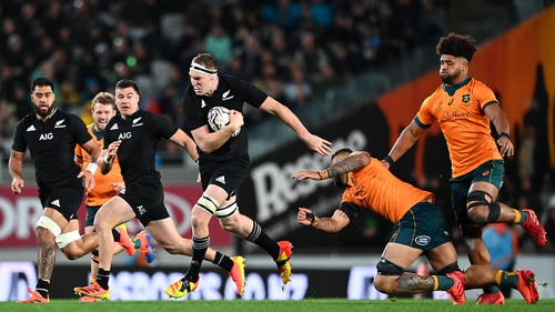 New Zealand overcame Australia despite a late rally from the visitors