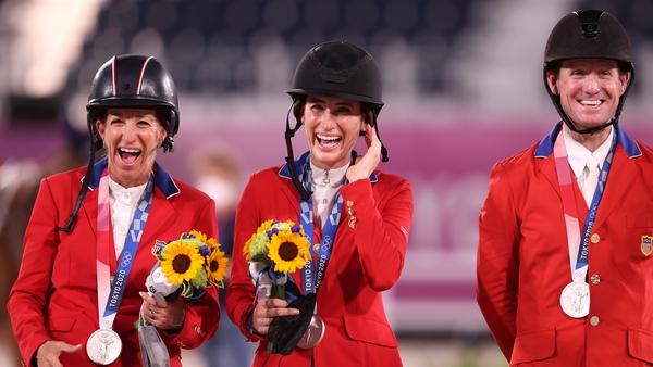 (L-R) Laura Kraut, Jessica Springsteen and McLain Ward of the US team receive their medals at Equestrian Park in Tokyo on Saturday