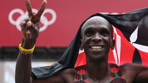 Kenya's Eliud Kipchoge celebrates his gold