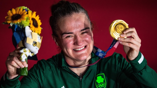 Kellie Harrington poses with her lightweight boxing gold medal