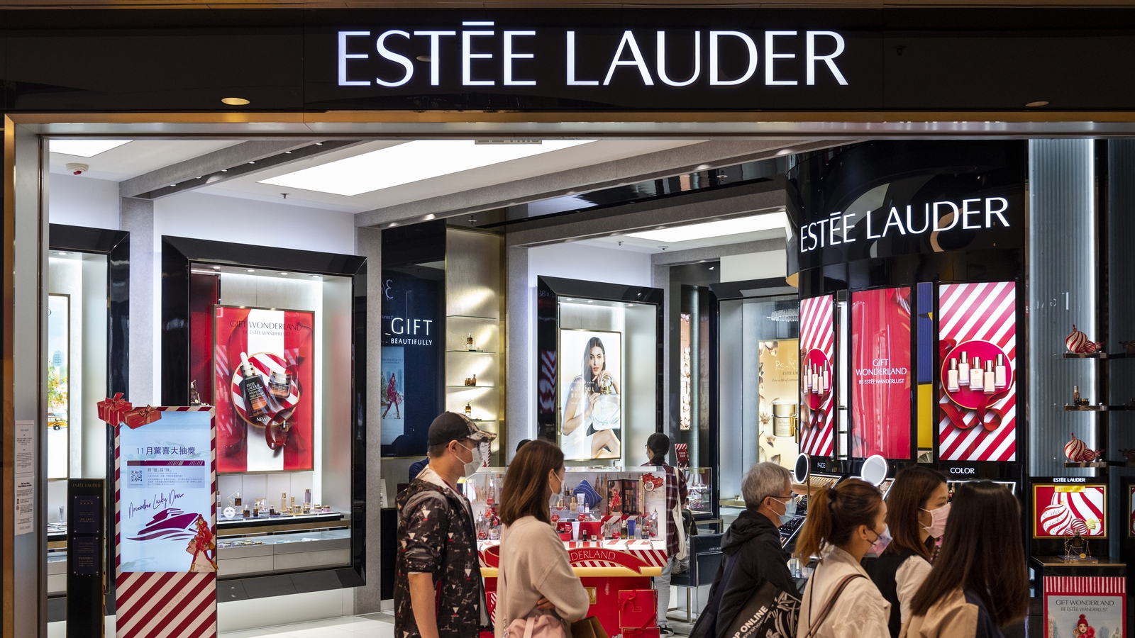 Estee Lauder sees weak annual profit on slow recovery in Asia travel retail