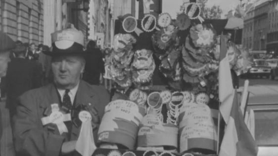 Hat and rosette seller on All-Ireland football final day, O'Connell Street (1971)