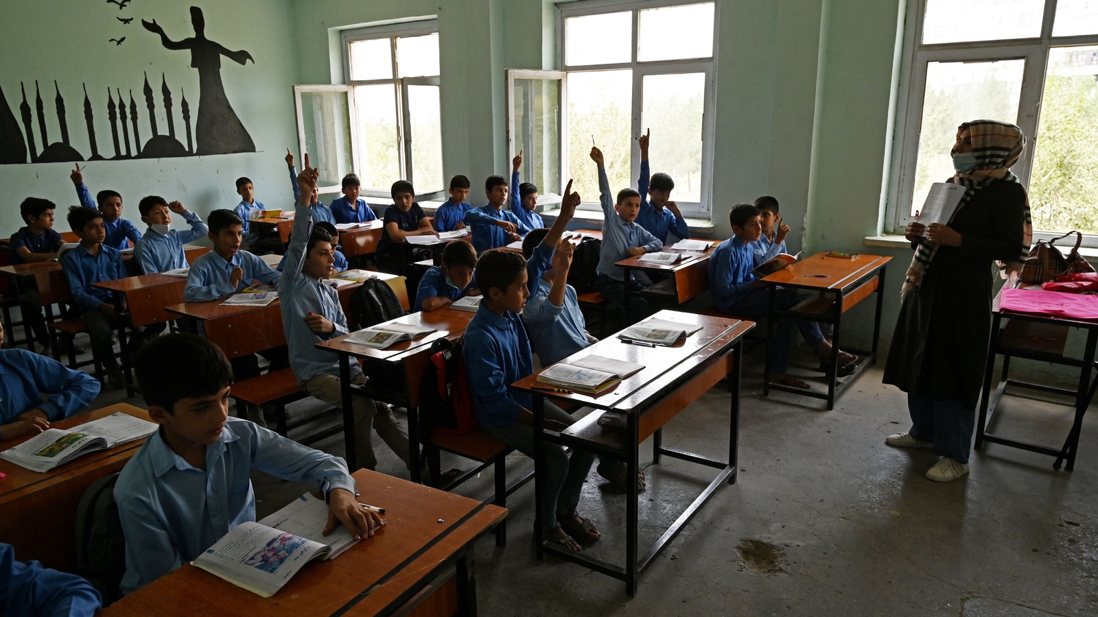 Afghanistan risks education 'catastrophe', UN warns