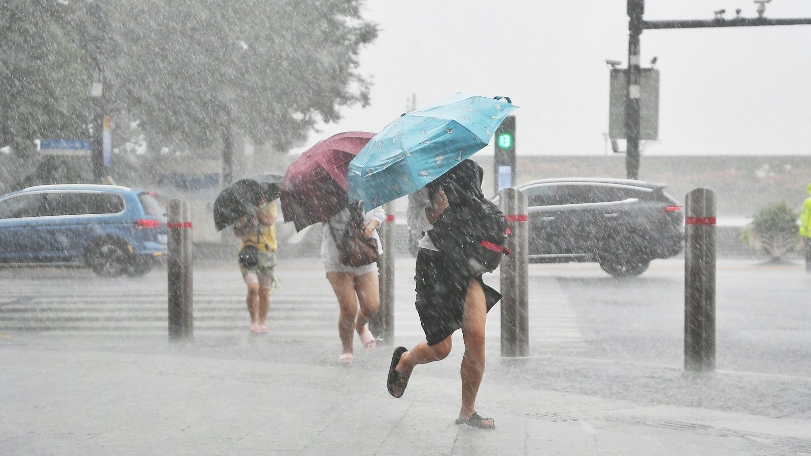 Thousands evacuated as Typhoon Chanthu nears Shanghai