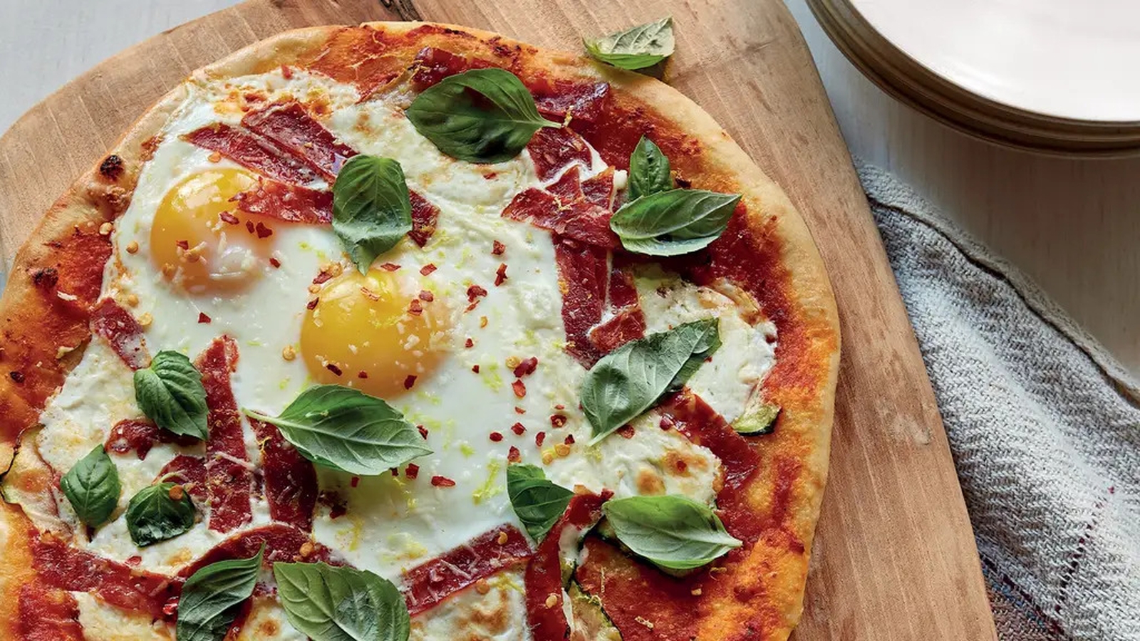 Antoni Porowski's breakfast for dinner pizza