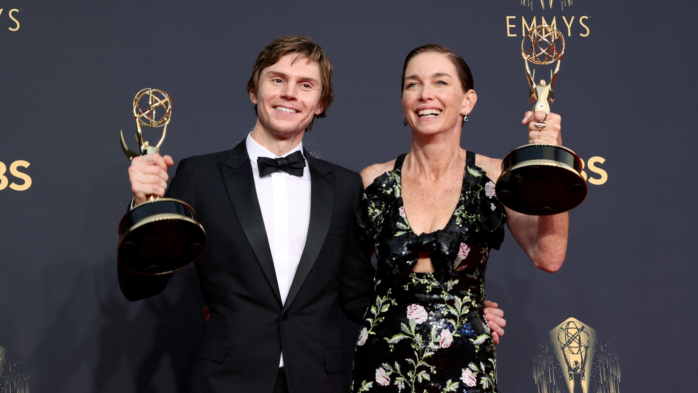 Emmy Awards 2019: 'Game Of Thrones' Cast Gets A Standing Ovation! Watch  Video!