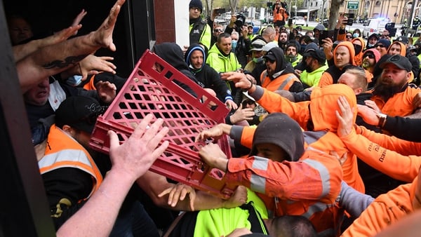 More than 1,000 demonstrators wearing work boots and hi-vis jackets marched through the centre of Melbourne
