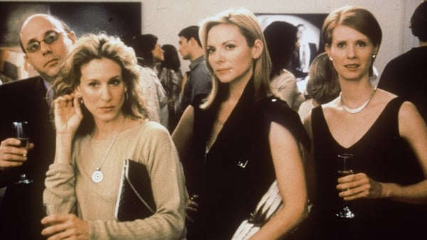 Willie Garson (Stanford), Sarah Jessica Parker (Carrie), Kim Cattrall (Samantha) and Cynthia Nixon (Miranda) during the third season of Sex And The City